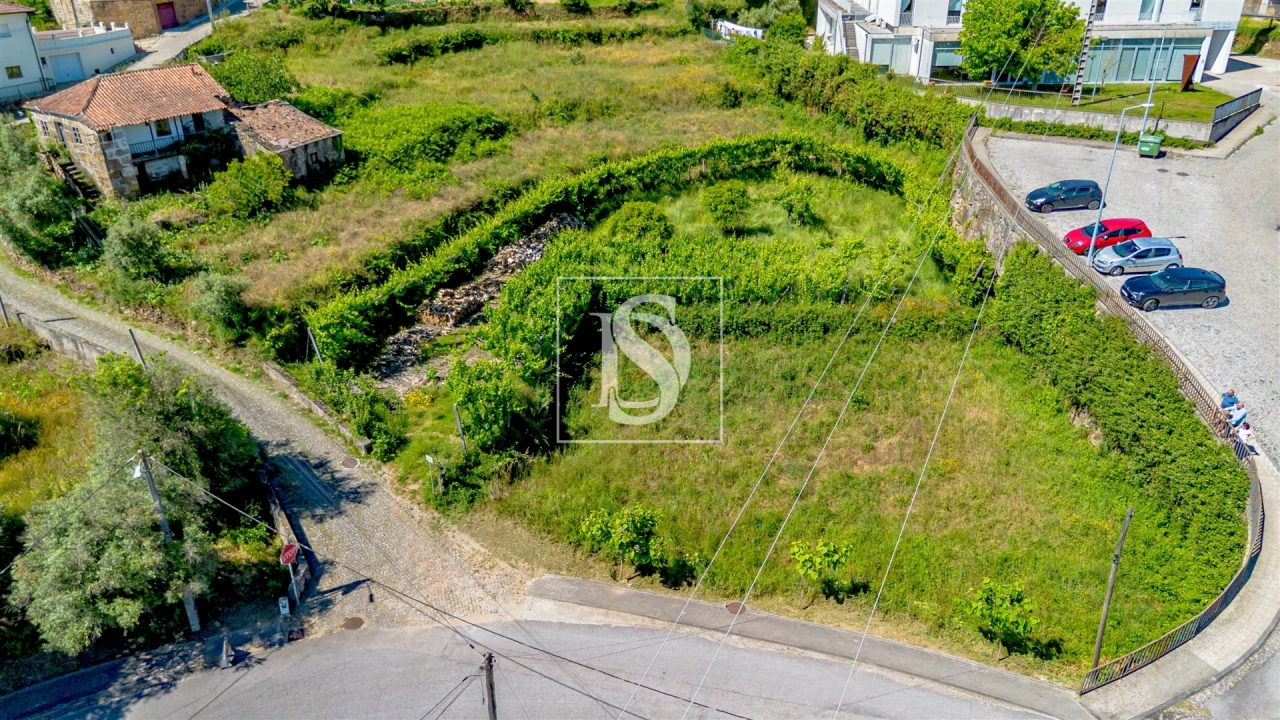 Terreno para Venda em Codeçoso Foto 6