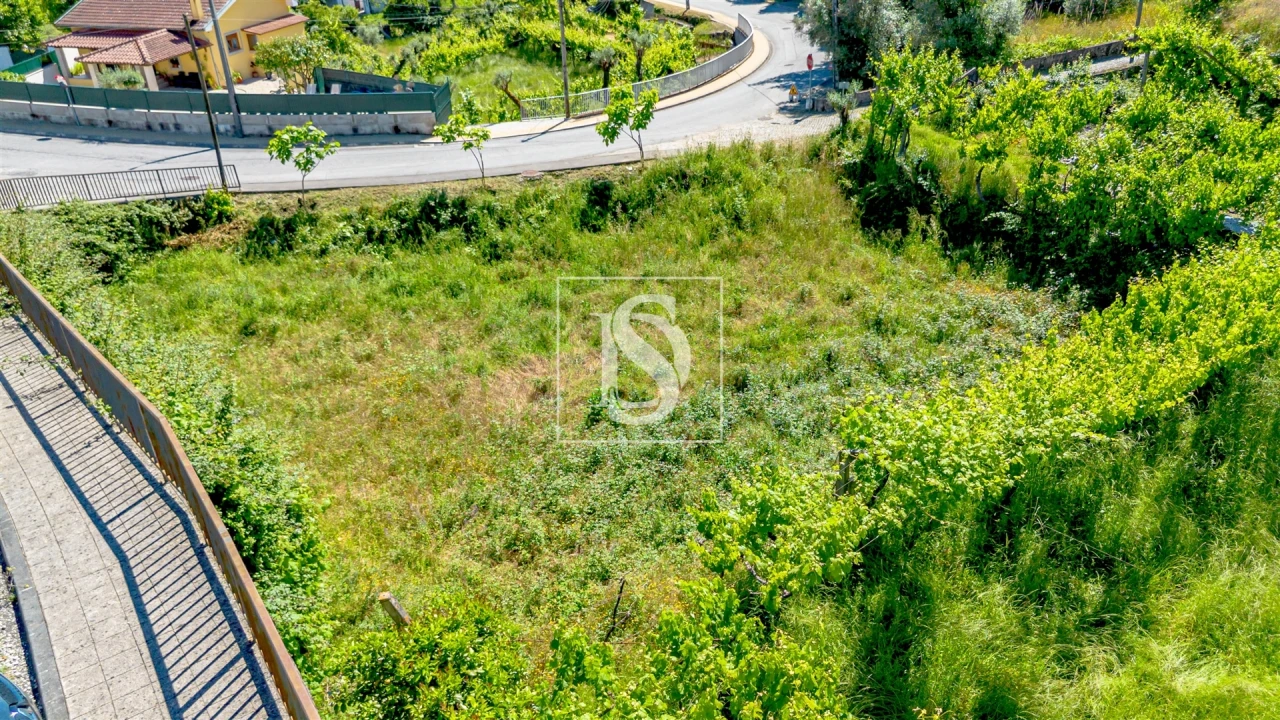 Terreno para Venda em Codeçoso Foto 1
