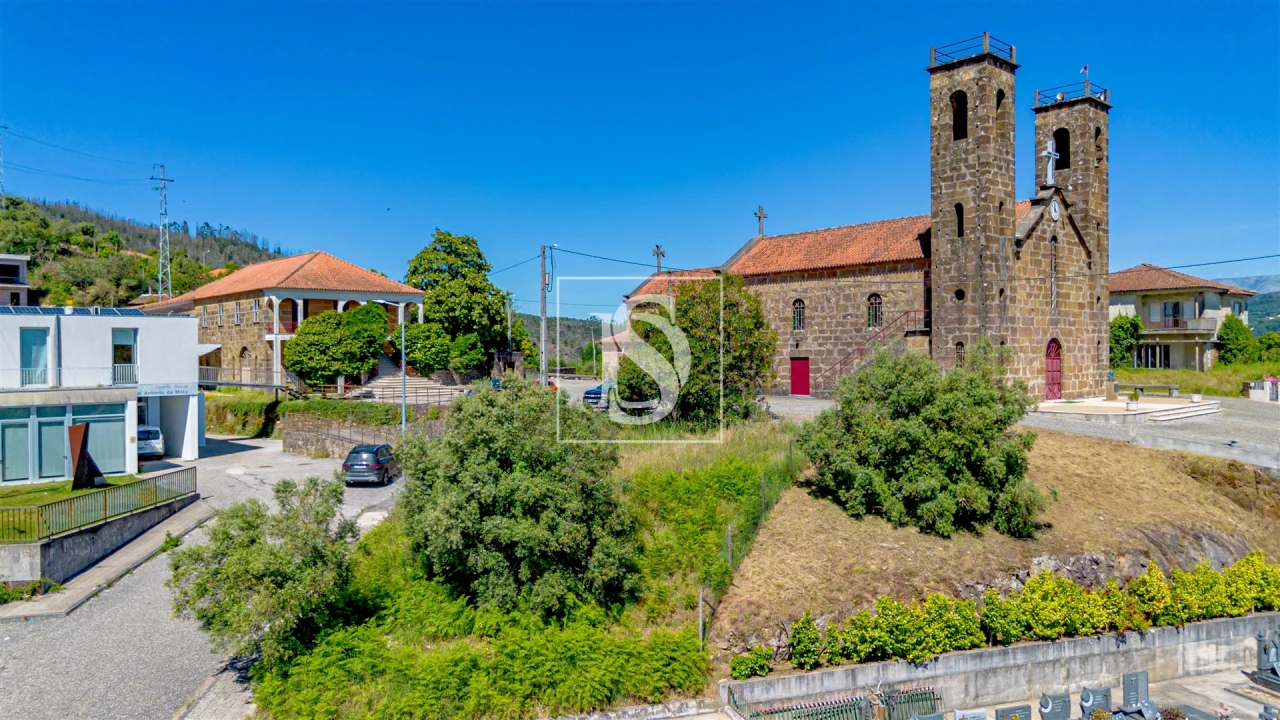 Terreno para Venda em Codeçoso Foto 13