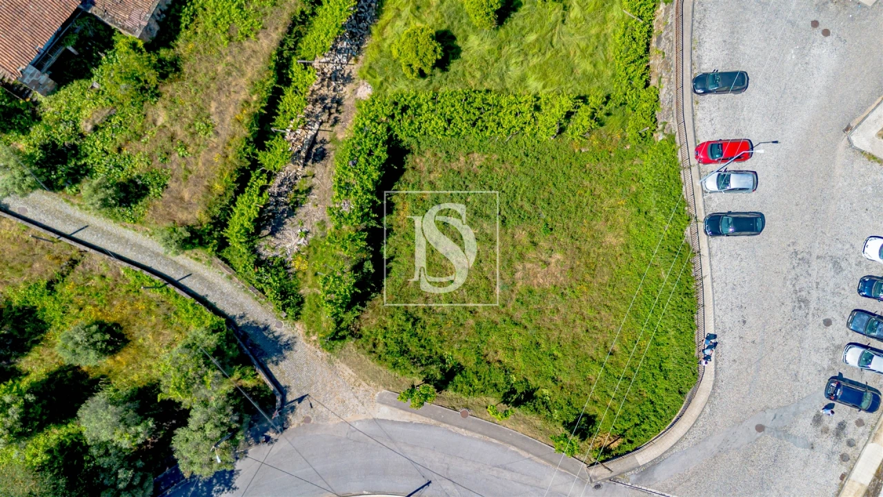 Terreno para Venda em Codeçoso Foto 7