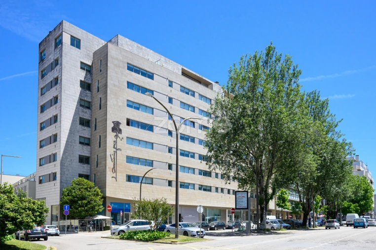 Apartamento T3 para Arrendamento em Cedofeita, Santo Ildefonso, Sé, Miragaia, São Nicolau e Vitória Foto 40