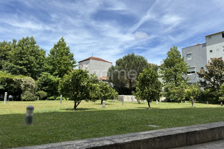 Apartamento T3 para Arrendamento em Cedofeita, Santo Ildefonso, Sé, Miragaia, São Nicolau e Vitória Foto 29