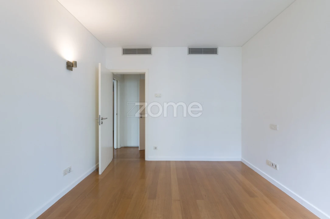 Apartamento T1 para Arrendamento em Avenidas Novas Foto 10
