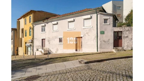 Moradia T3 para Venda em Lordelo do Ouro e Massarelos