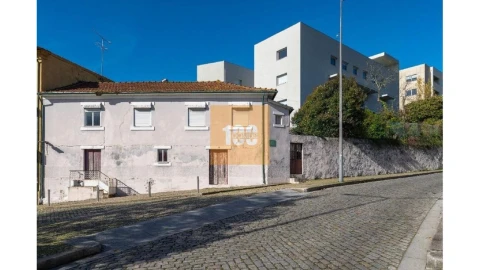 Moradia T3 para Venda em Lordelo do Ouro e Massarelos