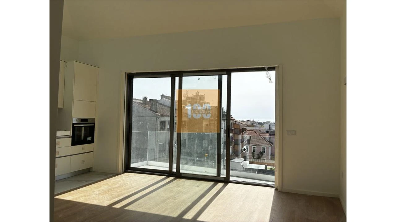 Apartamento T2 para Venda em Cedofeita, Santo Ildefonso, Sé, Miragaia, São Nicolau e Vitória Foto 4
