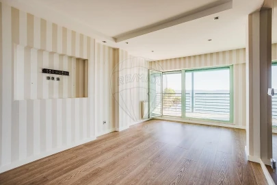 Apartamento T3 para Venda em Oeiras e São Julião da Barra, Paço de Arcos e Caxias