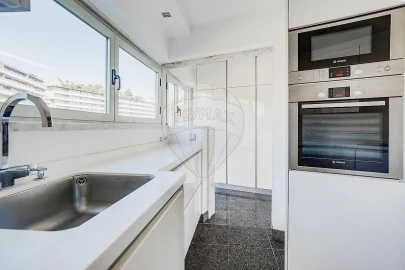 Apartamento T3 para Venda em Oeiras e São Julião da Barra, Paço de Arcos e Caxias