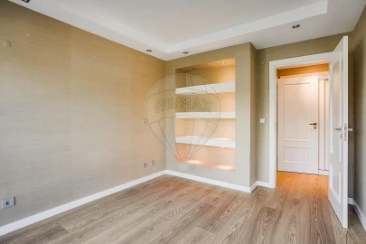 Apartamento T3 para Venda em Oeiras e São Julião da Barra, Paço de Arcos e Caxias