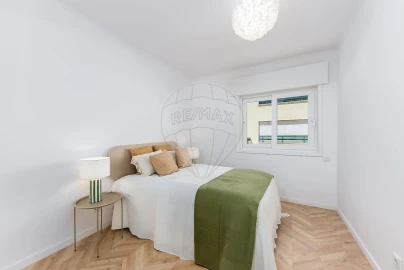 Apartamento T2 para Venda em Oeiras e São Julião da Barra, Paço de Arcos e Caxias