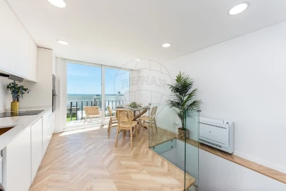 Apartamento T2 para Venda em Oeiras e São Julião da Barra, Paço de Arcos e Caxias