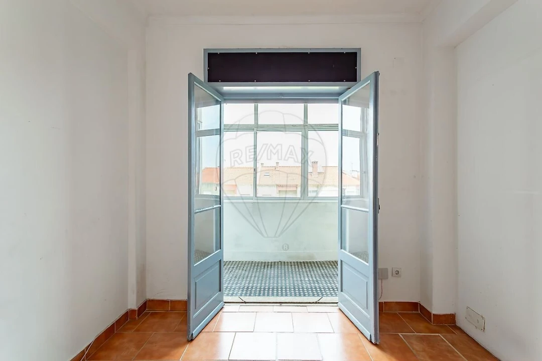 Apartamento T1 para Venda em Venteira Foto 1