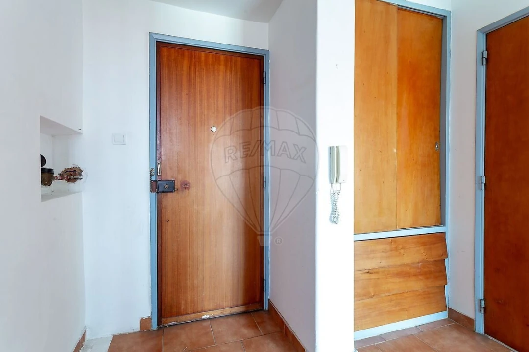 Apartamento T1 para Venda em Venteira Foto 19