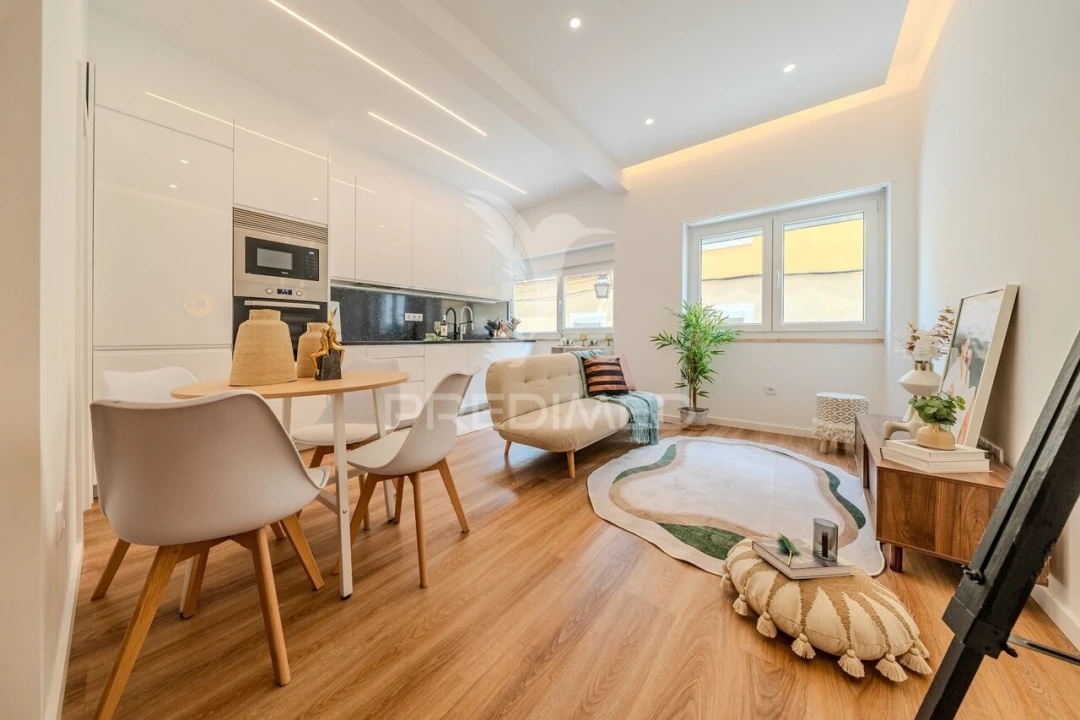 Apartamento T3 para Venda em Almada, Cova da Piedade, Pragal e Cacilhas Foto 1