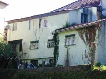 Moradia T4 para Venda em Nossa Senhora da Conceição, São Pedro e São Dinis