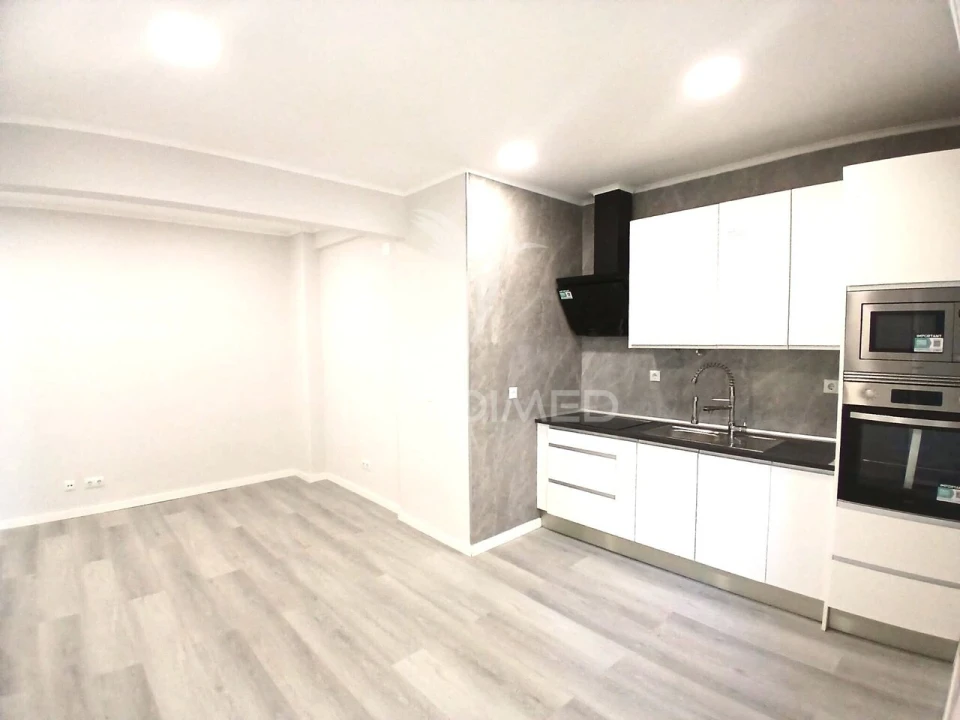 Apartamento T1 para Venda em Venteira Foto 5