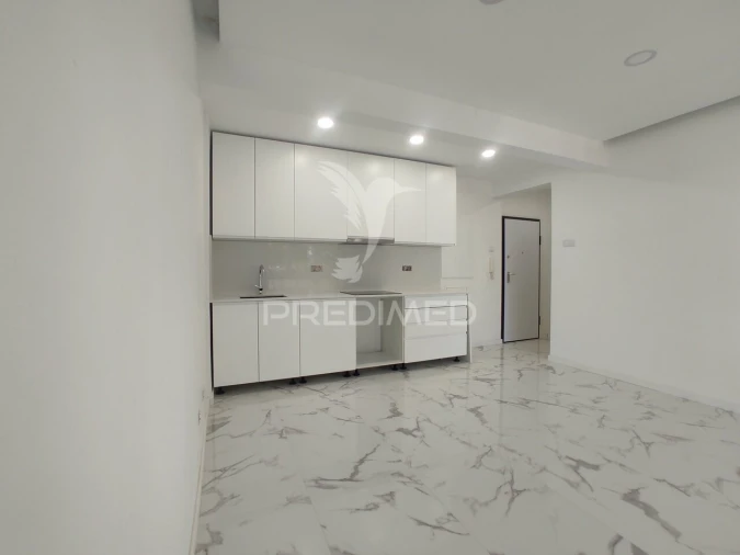 Apartamento T1 para Venda em Águas Livres Foto 2