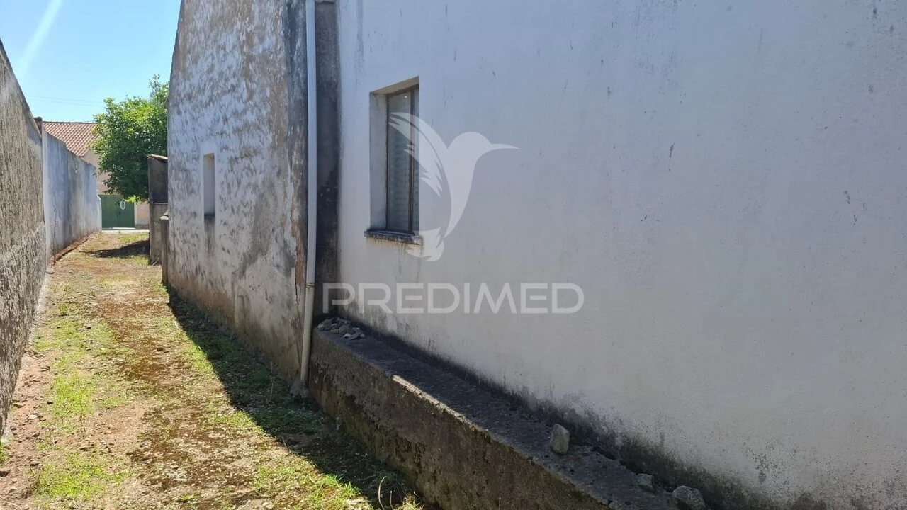 Moradia T2 para Venda em Arneiro das Milhariças Foto 24