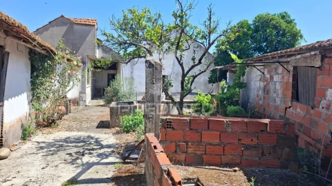 Moradia T2 para Venda em Arneiro das Milhariças