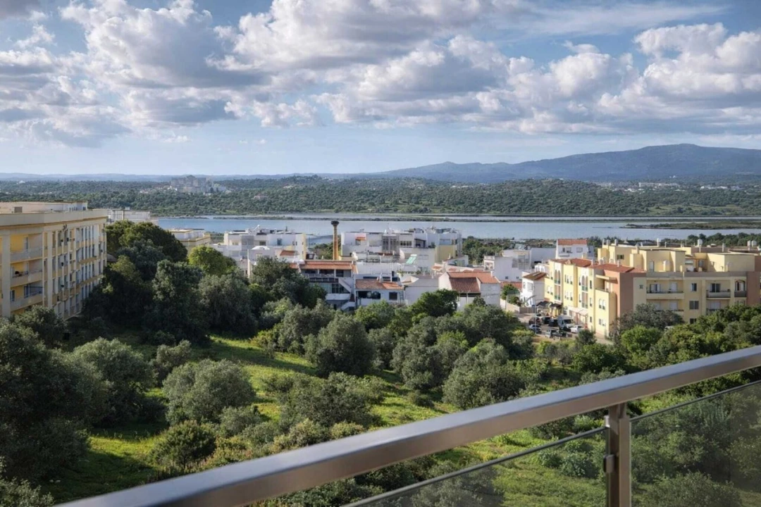 Apartamento T3 para Venda em Estômbar e Parchal Foto 24