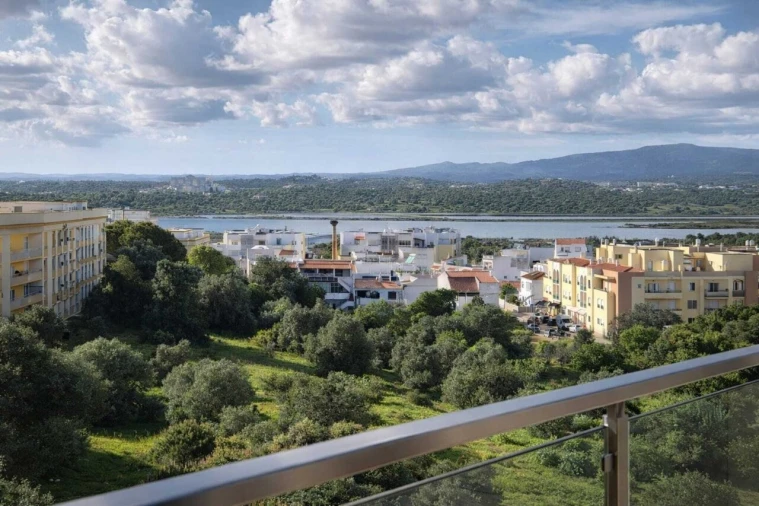 Apartamento T3 para Venda em Estômbar e Parchal Foto 24