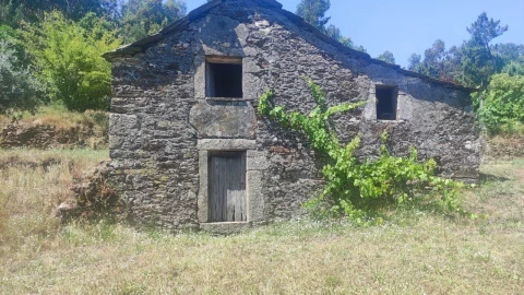 Moradia T0 para Venda em São Miguel do Mato