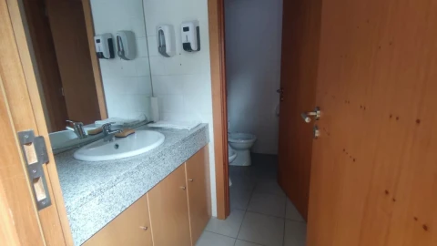 Armazém para Arrendamento em Nogueira do Cravo e Pindelo