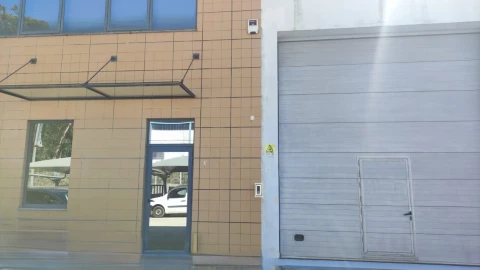 Armazém para Arrendamento em Nogueira do Cravo e Pindelo
