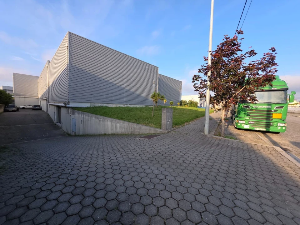 Armazém para Arrendamento em Serzedo e Perosinho Foto 4