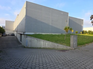Armazém para Arrendamento em Serzedo e Perosinho