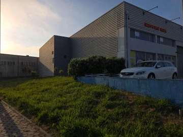 Armazém para Arrendamento em Serzedo e Perosinho