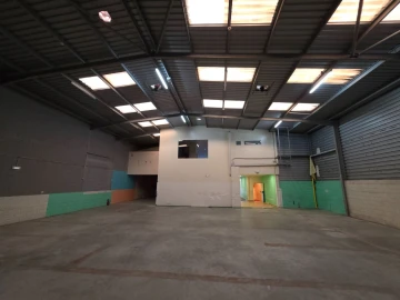 Armazém para Arrendamento em Serzedo e Perosinho