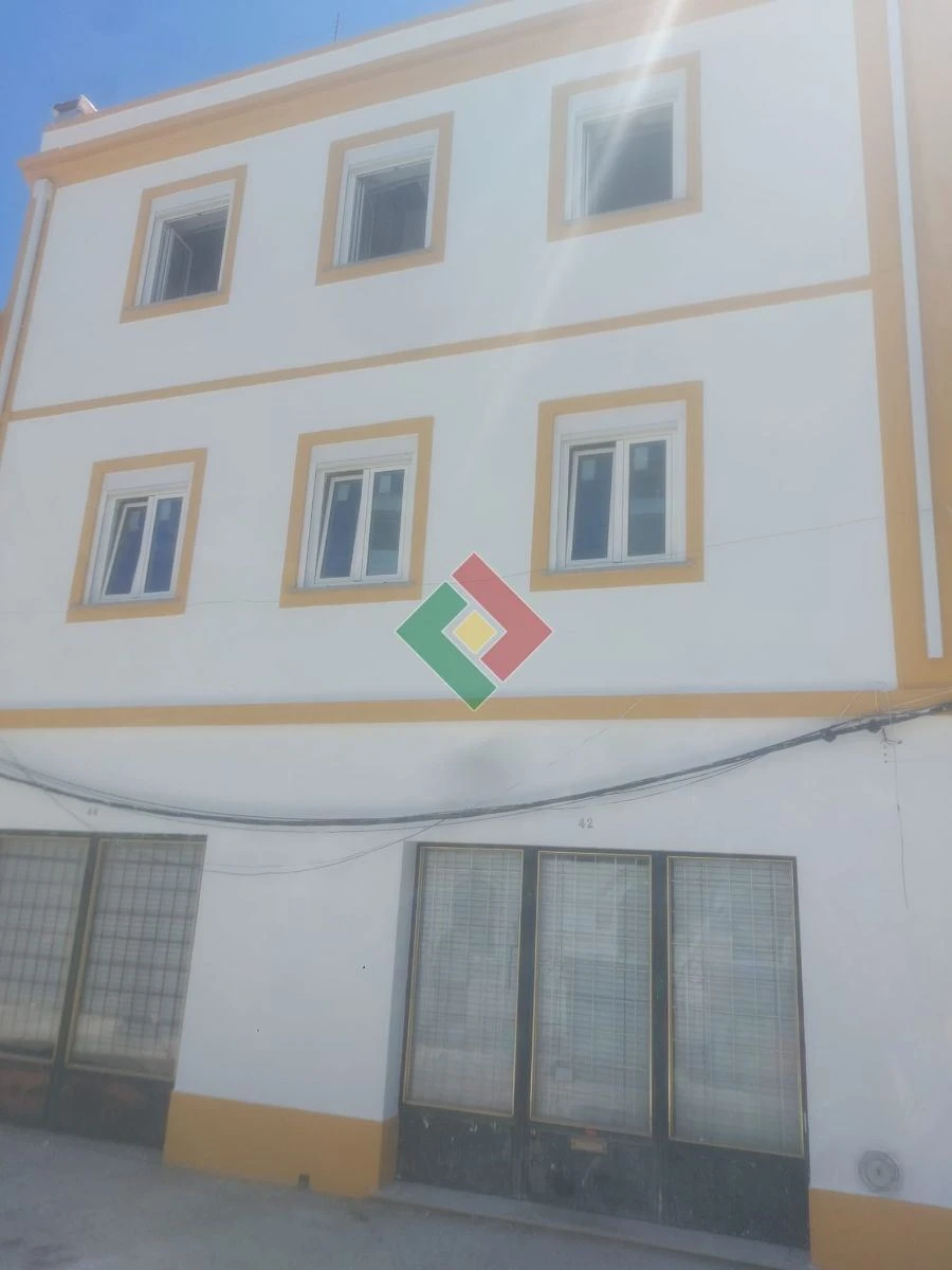 Moradia T6 para Venda em Sé e São Lourenço Foto 3