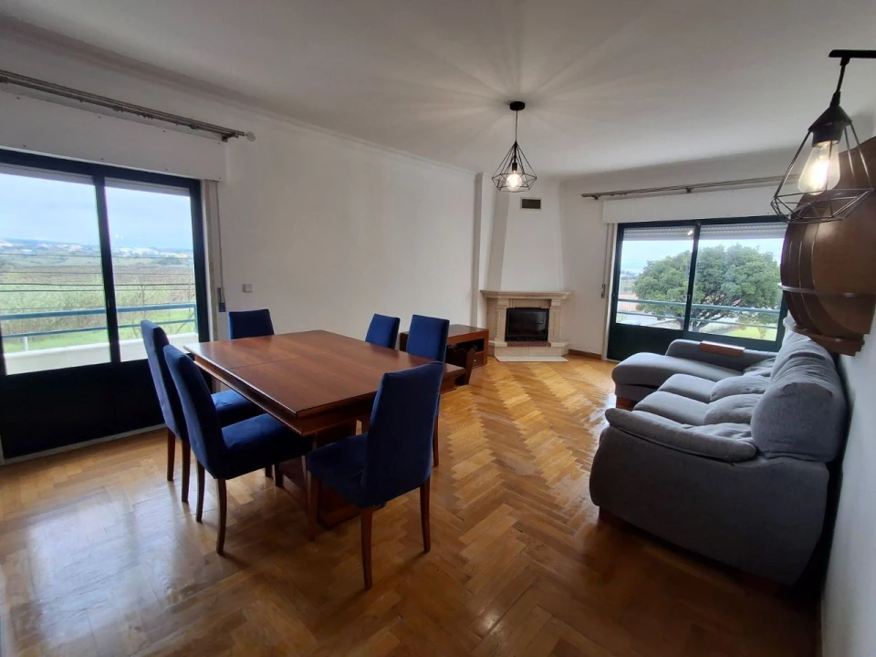 Apartamento T2 para Arrendamento em Carcavelos e Parede Foto 2