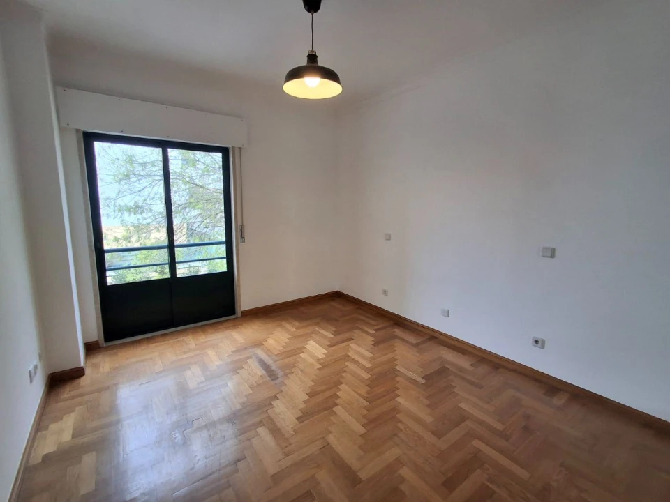 Apartamento T2 para Arrendamento em Carcavelos e Parede Foto 9