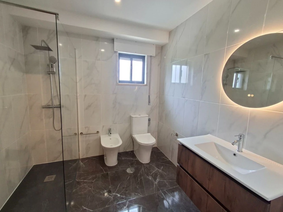 Apartamento T2 para Arrendamento em Carcavelos e Parede Foto 12