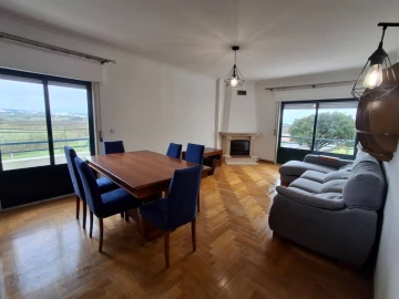 Apartamento T2 para Arrendamento em Carcavelos e Parede