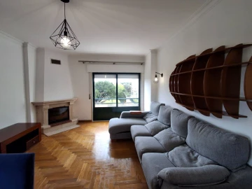 Apartamento T2 para Arrendamento em Carcavelos e Parede