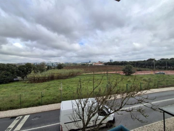 Apartamento T2 para Arrendamento em Carcavelos e Parede