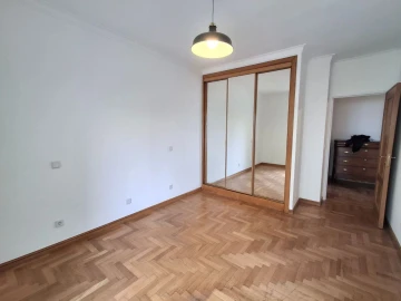 Apartamento T2 para Arrendamento em Carcavelos e Parede