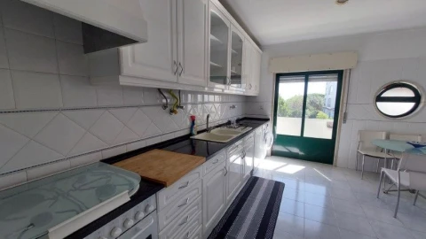 Apartamento T2 para Arrendamento em Carcavelos e Parede