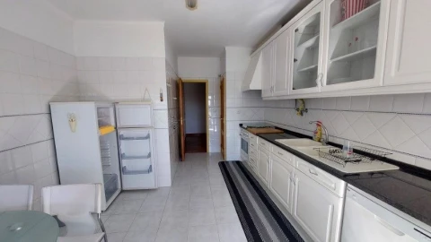Apartamento T2 para Arrendamento em Carcavelos e Parede
