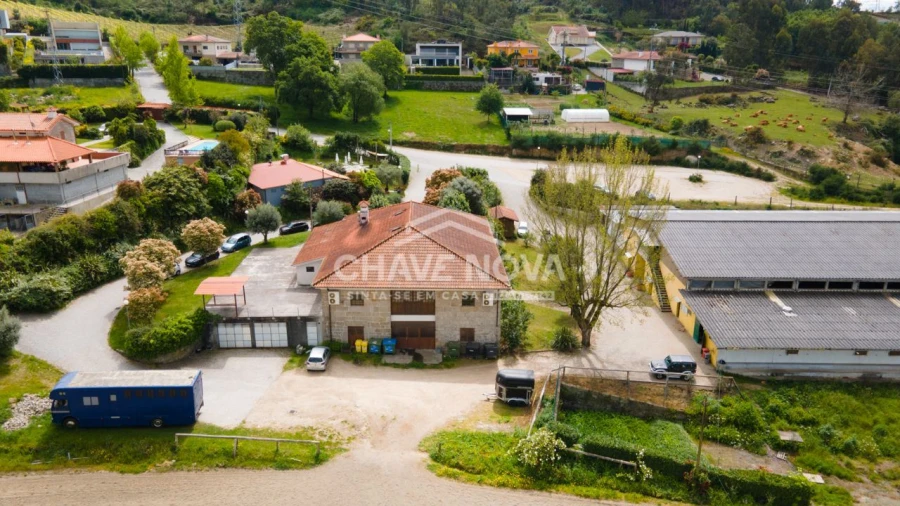 Quinta T0 para Venda em Fermentões Foto 2