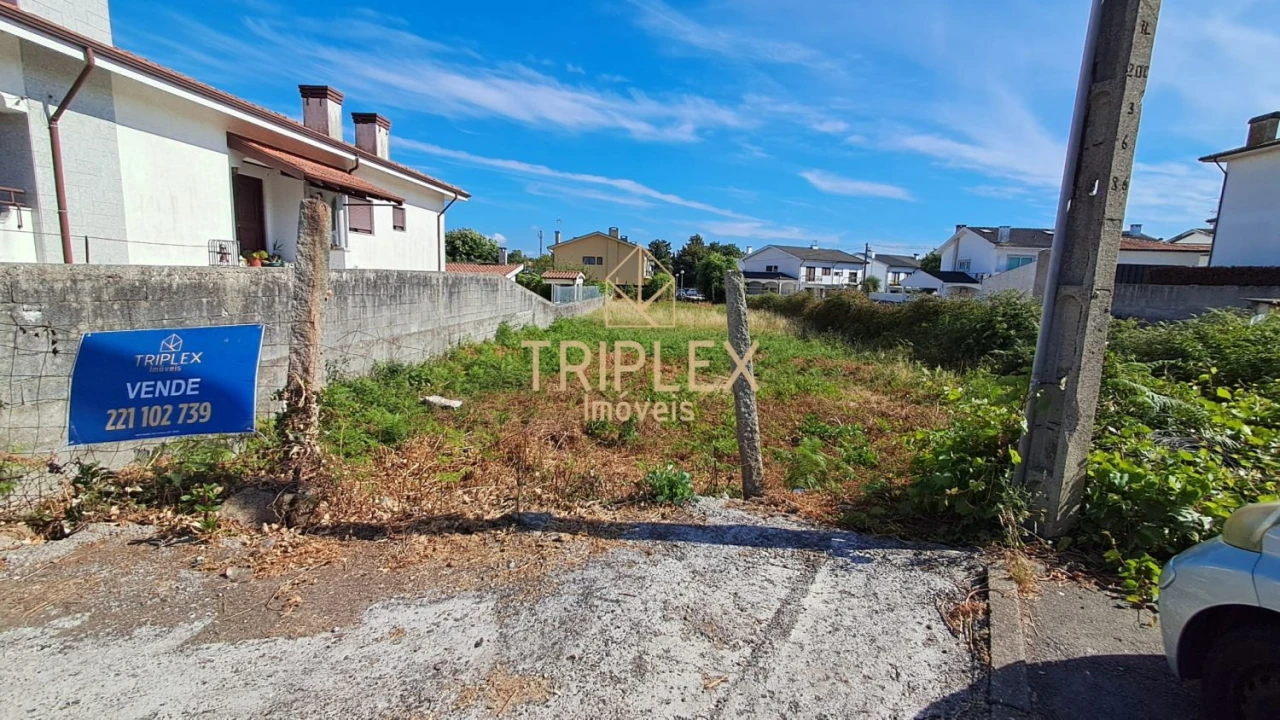Terreno para Venda em Cidade da Maia Foto 1