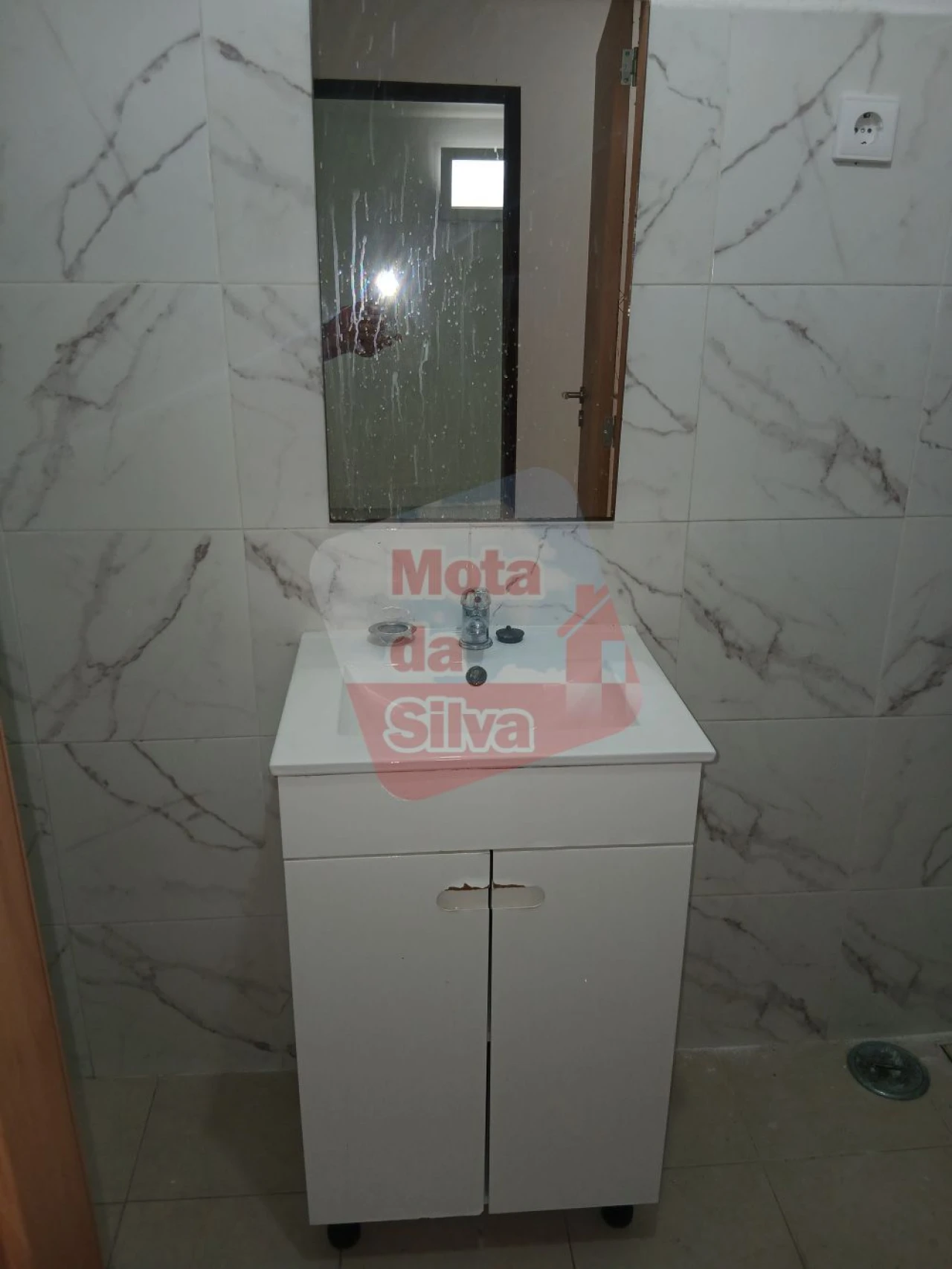 Apartamento T2 para Venda em Sé e São Lourenço Foto 15