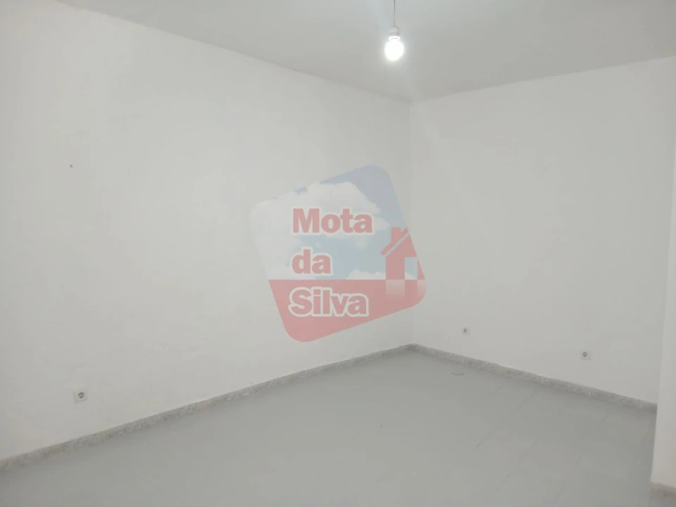 Apartamento T2 para Venda em Sé e São Lourenço Foto 12