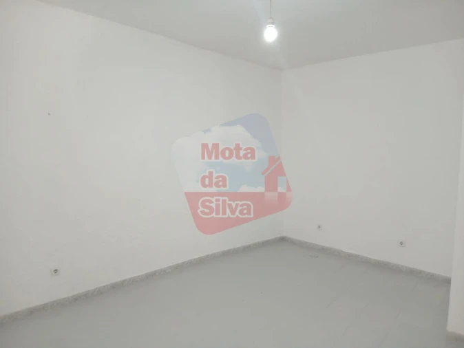 Apartamento T2 para Venda em Sé e São Lourenço Foto 12