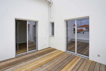 Moradia T4 para Venda em Santa Maria do Castelo e Santiago e Santa Susana