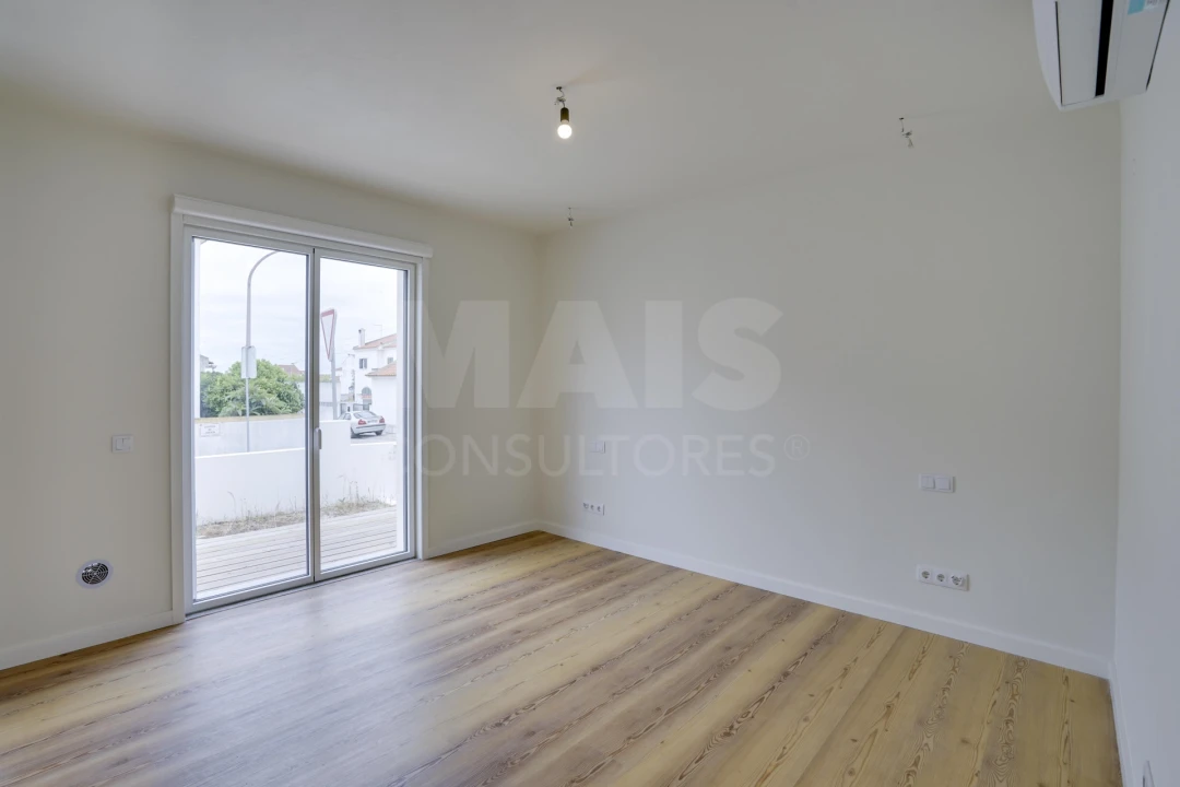 Moradia T4 para Venda em Santa Maria do Castelo e Santiago e Santa Susana Foto 9