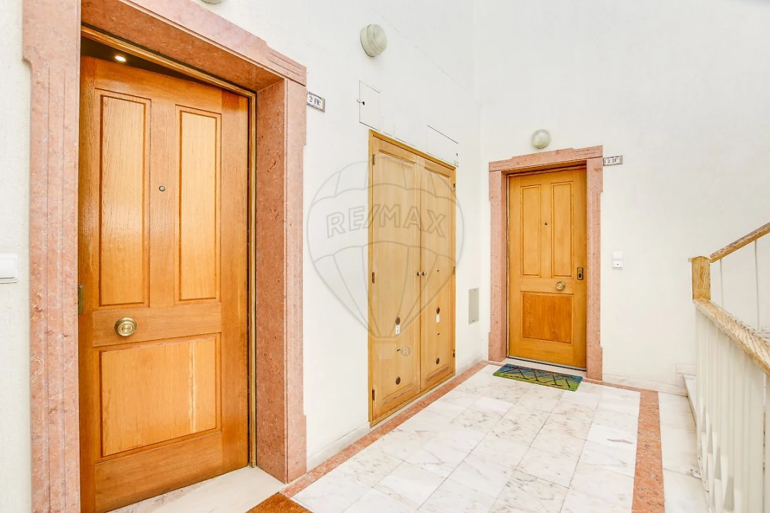 Apartamento T1 para Arrendamento em Carcavelos e Parede Foto 9